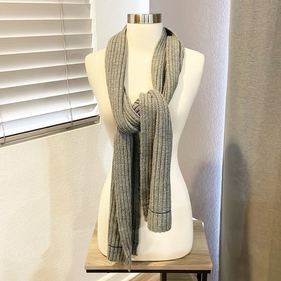 Accessories - Gray chunky knit scarf